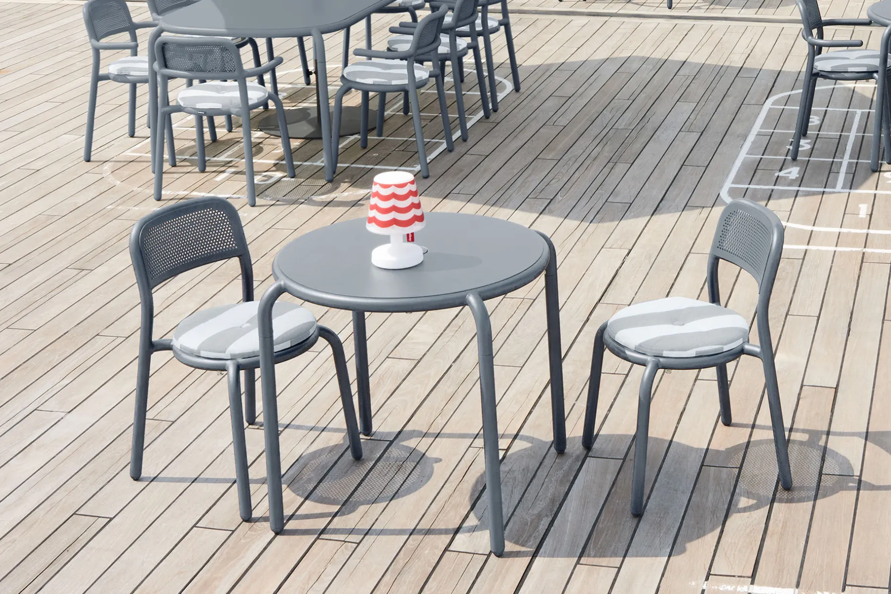 Fatboy Toní Bistreau Petite table de jardin, gris, 80x80x76 cm
